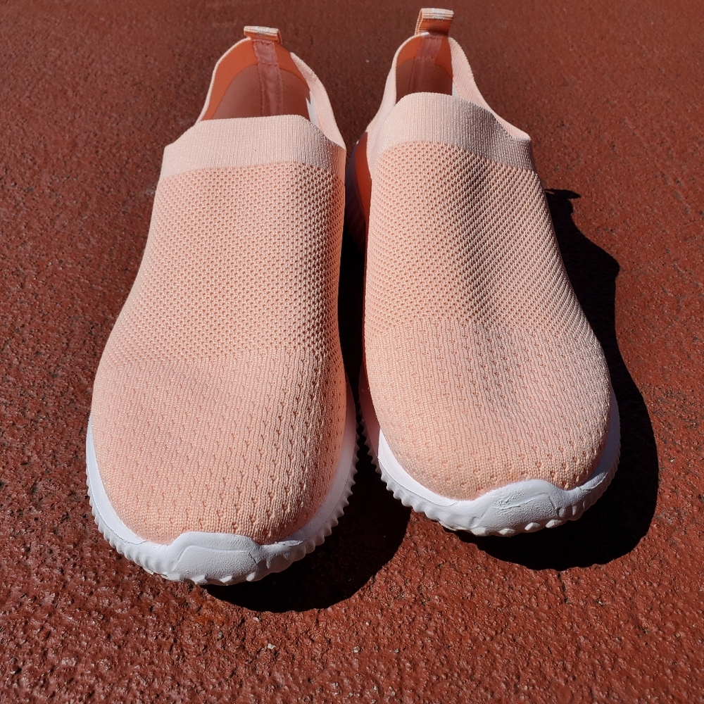 TIOSEBON women  tennis sz 40.